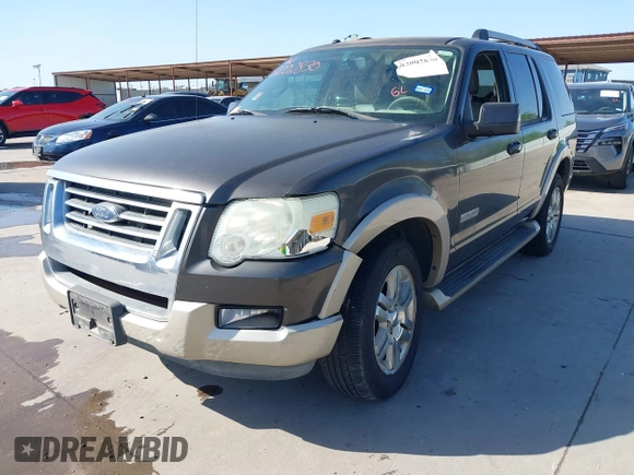 2006 Ford Explorer z VIN 1FMEU64E56UB52663, wystawiony jako IAAI lot #42002830 z przebiegiem 199 847 mil mil oraz . Historia ofert i sprzedaży dostępna na DreamBid. Obrazek 6.