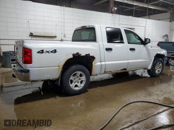 2005 Dodge Dakota SLT z VIN 1D7HW48K15S245809, wystawiony jako Copart lot #76278454 z przebiegiem 213 993 mil mil oraz Czysty tytuł • Clean title. Historia ofert i sprzedaży dostępna na DreamBid. Obrazek 3.