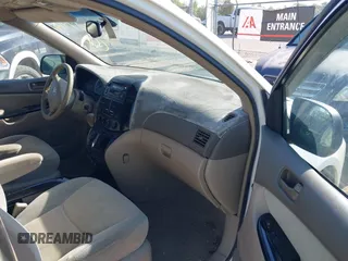 2004 Toyota Sienna CE with VIN 5TDZA23C44S007106, listed as a IAAI auction lot 42077667 with 201,895 mi miles. Bid and sale history available at carsss.com. Image 5.