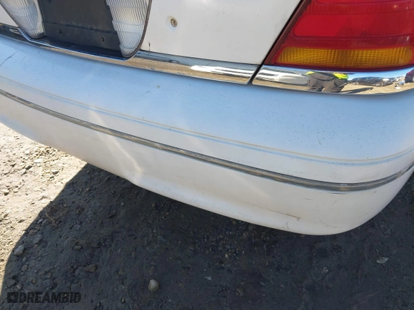 2000 Ford Crown Victoria with VIN 2FAFP73W7YX135395, listed as a IAAI auction lot 41439401 with 235,285 mi miles. Bid and sale history available at carsss.com. Image 12.