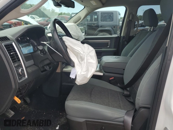 2019 Ram 1500 Big Horn z VIN 1C6RR6LT7KS675686, wystawiony jako Copart lot #58254805 z przebiegiem 97 850 mil mil oraz Szkoda całkowita • Salvage title. Historia ofert i sprzedaży dostępna na DreamBid. Obrazek 7.
