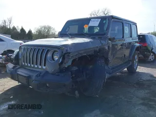 2021 Jeep Wrangler Unlimited Sahara Altitude z VIN 1C4HJXEN9MW645794, wystawiony jako IAAI lot #41807183 z przebiegiem 84 043 mil mil oraz . Historia ofert i sprzedaży dostępna na DreamBid. Obrazek 2.