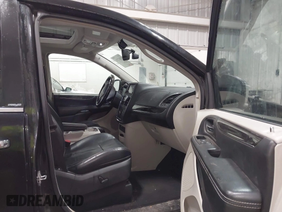 2014 Chrysler Town & Country Limited z VIN 2C4RC1GG0ER112673, wystawiony jako IAAI lot #42487731 z przebiegiem 107 207 mil mil oraz . Historia ofert i sprzedaży dostępna na DreamBid. Obrazek 5.