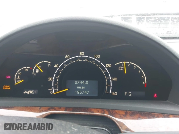 2002 Mercedes-Benz S-Class 5.0L with VIN WDBNG75J82A264932, listed as a IAAI auction lot 41388088 with 195,747 mi miles. Bid and sale history available at carsss.com. Image 7.