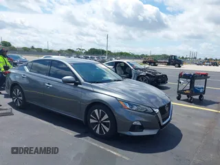 2019 Nissan Altima SV z VIN 1N4BL4DV8KC123713, wystawiony jako IAAI lot #42261906 z przebiegiem 85 660 mil mil oraz . Historia ofert i sprzedaży dostępna na DreamBid. Obrazek 1.