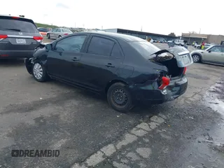 2009 Toyota Yaris z VIN JTDBT903791317263, wystawiony jako IAAI lot #41592270 z przebiegiem 121 283 mil mil oraz . Historia ofert i sprzedaży dostępna na DreamBid. Obrazek 3.
