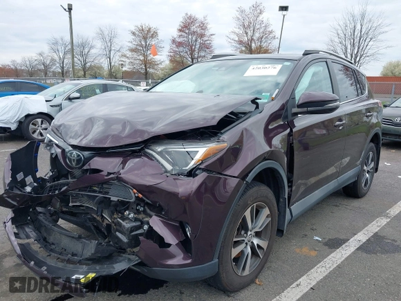 2018 Toyota RAV4 XLE with VIN 2T3RFREV5JW811742, listed as a IAAI auction lot 42030276 with 58,034 mi miles. Bid and sale history available at carsss.com. Image 17.