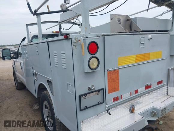 2008 Ford F-350 с VIN 1FDSF30568EC32777, выставлен на аукционе IAAI как лот 42782716 с пробегом 90 685 миль миль и . История ставок и продаж доступна на DreamBid. Изображение 3.