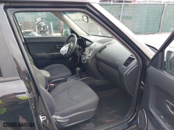 2010 Kia Soul ! with VIN KNDJT2A2XA7184346, listed as a IAAI auction lot 41836252 with 179,009 mi miles. Bid and sale history available at carsss.com. Image 5.