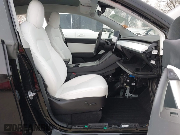 2022 Tesla Model Y Long Range z VIN 7SAYGAEE5NF428327, wystawiony jako IAAI lot #41698750 z przebiegiem 26 846 mil mil oraz . Historia ofert i sprzedaży dostępna na DreamBid. Obrazek 5.