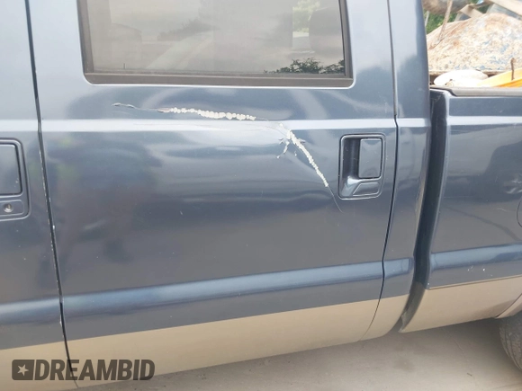 2007 Ford F-250 XL z VIN 1FTSW21P07EA89645, wystawiony jako IAAI lot #42294801 z przebiegiem 380 854 mil mil oraz . Historia ofert i sprzedaży dostępna na DreamBid. Obrazek 6.