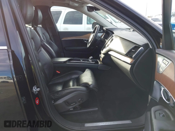 2017 Volvo XC90 Inscription with VIN YV4BC0PL3H1130745, listed as a IAAI auction lot 41627204 with 101,443 mi miles. Bid and sale history available at carsss.com. Image 5.