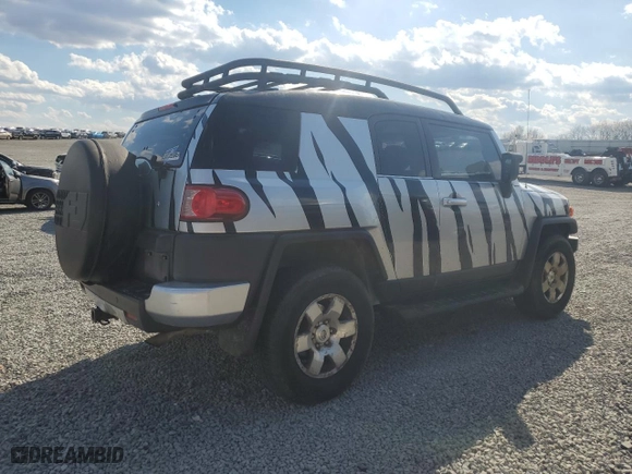 2007 Toyota FJ Cruiser with VIN JTEBU11FX70007761, listed as a Copart auction lot 50831035 with 238,003 mi miles and Salvage Title. Bid and sale history available at carsss.com. Image 3.