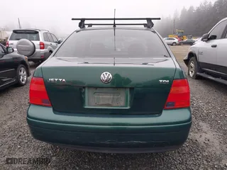 2000 Volkswagen New Jetta GL with VIN 3VWRF29M1YM145738, listed as a IAAI auction lot 41338262 with 350,239 mi miles. Bid and sale history available at carsss.com. Image 16.