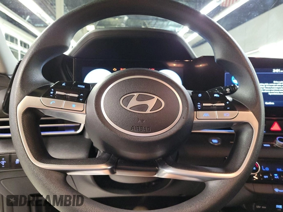 2024 Hyundai Elantra SEL z VIN KMHLM4DG4RU636275, wystawiony jako IAAI lot #42853008 z przebiegiem 32 964 mil mil oraz . Historia ofert i sprzedaży dostępna na DreamBid. Obrazek 22.