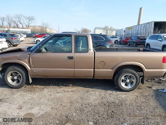 2003 Chevrolet S-10 with VIN 1GCCS19H438207874, listed as a IAAI auction lot 41726567 with NaN miles. Bid and sale history available at carsss.com. Image 14.