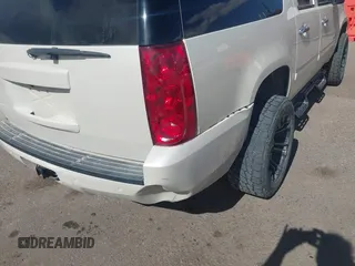 2011 GMC Yukon XL Denali with VIN 1GKS2MEF0BR182132, listed as a IAAI auction lot 41690259 with 204,365 mi miles. Bid and sale history available at carsss.com. Image 6.