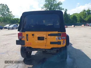 2013 Jeep Wrangler Unlimited Sport z VIN 1C4HJWDGXDL538395, wystawiony jako IAAI lot #42265264 z przebiegiem 154 080 mil mil oraz . Historia ofert i sprzedaży dostępna na DreamBid. Obrazek 17.