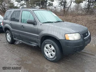 2004 Ford Escape XLT with VIN 1FMYU93134KA37307, listed as a IAAI auction lot 41514916 with 207,522 mi miles. Bid and sale history available at carsss.com. Image 1.