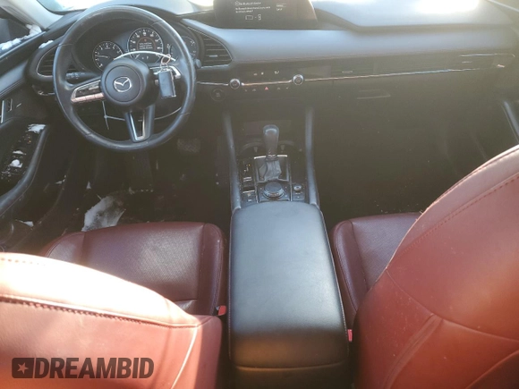 2022 Mazda 3 Carbon Edition z VIN 3MZBPACL5NM312817, wystawiony jako Copart lot #45314185 z przebiegiem 37 279 mil mil oraz Szkoda całkowita • Salvage title. Historia ofert i sprzedaży dostępna na DreamBid. Obrazek 8.