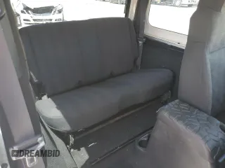 2005 Jeep Wrangler Sport z VIN 1J4FA49S75P324462, wystawiony jako Copart lot #59818995 z przebiegiem 183 558 mil mil oraz Nie do naprawy • Non repairable. Historia ofert i sprzedaży dostępna na DreamBid. Obrazek 10.