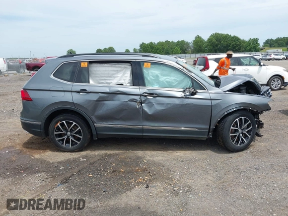 2021 Volkswagen Tiguan SE z VIN 3VV3B7AX8MM159316, wystawiony jako IAAI lot #42525546 z przebiegiem 70 141 mil mil oraz . Historia ofert i sprzedaży dostępna na DreamBid. Obrazek 13.
