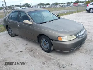 2000 Nissan Altima XE with VIN 1N4DL01D7YC225302, listed as a IAAI auction lot 41330789 with 1 mi miles. Bid and sale history available at carsss.com. Image 1.