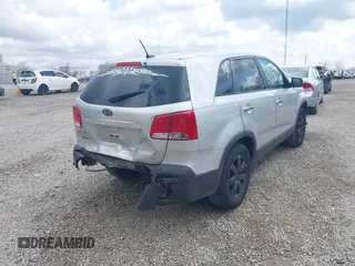 2013 Kia Sorento LX with VIN 5XYKTCA60DG372961, listed as a IAAI auction lot 42061693 with 181,034 mi miles. Bid and sale history available at carsss.com. Image 4.