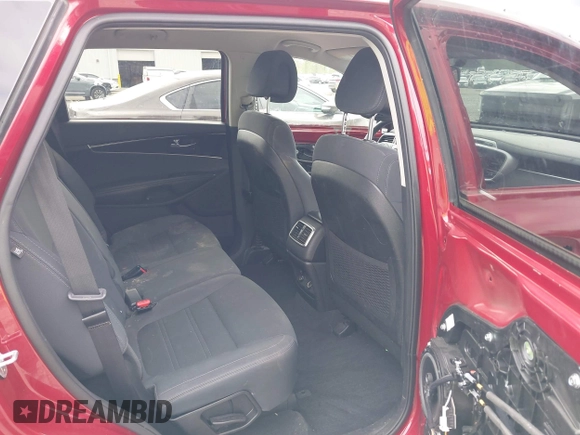 2016 Kia Sorento LX with VIN 5XYPGDA59GG180661, listed as a IAAI auction lot 42068449 with 158,463 mi miles. Bid and sale history available at carsss.com. Image 8.