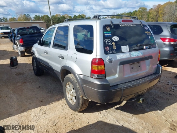 2006 Ford Escape XLT with VIN 1FMYU03176KB00200, listed as a IAAI auction lot 40928186 with 211,864 mi miles. Bid and sale history available at carsss.com. Image 3.
