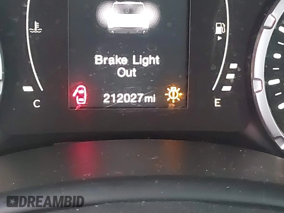2015 Jeep Renegade Latitude with VIN ZACCJBBT6FPB28081, listed as a IAAI auction lot 42217931 with 212,027 mi miles. Bid and sale history available at carsss.com. Image 15.