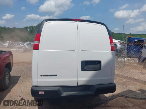 2023 Chevrolet Express Cargo z VIN 1GCWGAFP8P1259579, wystawiony jako IAAI lot #42040508 z przebiegiem 25 681 mil mil oraz . Historia ofert i sprzedaży dostępna na DreamBid. Obrazek 16.