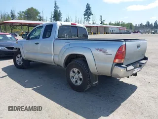2008 Toyota Tacoma with VIN 5TEUU42N78Z517345, listed as a IAAI auction lot 42036113 with 247,880 mi miles and . Bid and sale history available at carsss.com. Image 3.