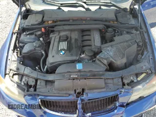 2008 BMW 3 Series 328i z VIN WBAVA33518P142319, wystawiony jako Copart lot #57081045 z przebiegiem 157 411 mil mil oraz Szkoda całkowita • Salvage title. Historia ofert i sprzedaży dostępna na DreamBid. Obrazek 11.