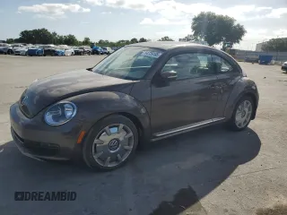 2013 Volkswagen Beetle 2.5L w/Sun/Sound/Nav с VIN 3VWJP7AT2DM613609, выставлен на аукционе Copart как лот 54739105 с пробегом Не указан миль и Списание • Salvage title. История ставок и продаж доступна на DreamBid. Изображение 1.