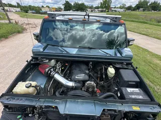 2005 Hummer H2 SUT z VIN 5GRGN22UX5H107012, wystawiony jako Copart lot #56375055 z przebiegiem 149 403 mil mil oraz Tytuł czysty. Historia ofert i sprzedaży dostępna na DreamBid. Obrazek 7.