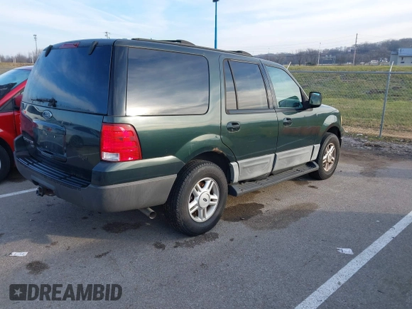 2004 Ford Expedition Special Service with VIN 1FMPU16L94LB32877, listed as a IAAI auction lot 41138422 with 181,962 mi miles. Bid and sale history available at carsss.com. Image 4.