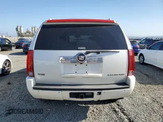 2010 Cadillac Escalade z VIN 1GYUKAEF3AR102057, wystawiony jako Copart lot #55177505 z przebiegiem 168 435 mil mil oraz Tytuł czysty. Historia ofert i sprzedaży dostępna na DreamBid. Obrazek 6.