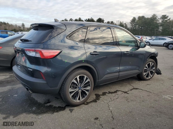 2022 Ford Escape SE with VIN 1FMCU9G6XNUB15765, listed as a Copart auction lot 41702435 with 32,935 mi miles and Salvage Title. Bid and sale history available at carsss.com. Image 3.