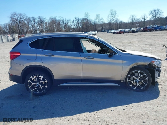 2021 BMW X1 xDrive28i with VIN WBXJG9C06M5S85511, listed as a IAAI auction lot 41705422 with 30,636 mi miles. Bid and sale history available at carsss.com. Image 13.