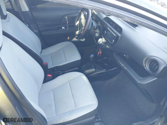 2015 Toyota Prius c One with VIN JTDKDTB36F1113749, listed as a IAAI auction lot 41366238 with 121,610 mi miles. Bid and sale history available at carsss.com. Image 5.