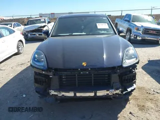 2023 Porsche Cayenne z VIN WP1AA2AY7PDA09992, wystawiony jako IAAI lot #41728738 z przebiegiem 22 226 mil mil oraz . Historia ofert i sprzedaży dostępna na DreamBid. Obrazek 13.