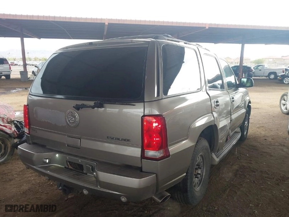 2002 Cadillac Escalade with VIN 1GYEK63N22R209467, listed as a IAAI auction lot 41816247 with 213,770 mi miles. Bid and sale history available at carsss.com. Image 4.