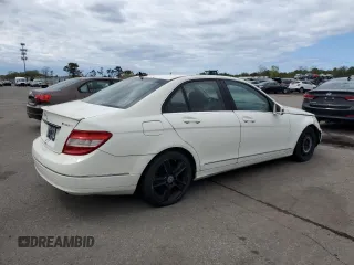 2011 Mercedes-Benz C 300 Sport z VIN WDDGF8BB7BR157457, wystawiony jako Copart lot #56212715 z przebiegiem 130 072 mil mil oraz Tytuł czysty. Historia ofert i sprzedaży dostępna na DreamBid. Obrazek 3.