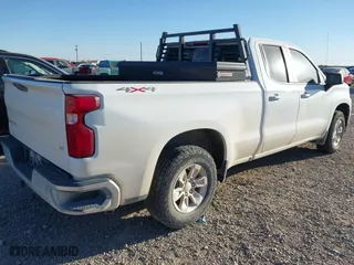 2019 Chevrolet Silverado 1500 LT with VIN 1GCRYDED3KZ325761, listed as a IAAI auction lot 41400877 with 105,248 mi miles. Bid and sale history available at carsss.com. Image 4.
