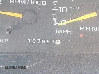 1998 Chevrolet Tahoe z VIN 1GNEK13R9WJ365044, wystawiony jako IAAI lot #42042506 z przebiegiem 187 987 mil mil oraz . Historia ofert i sprzedaży dostępna na DreamBid. Obrazek 12.