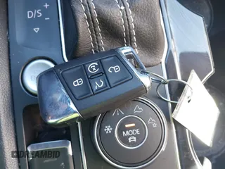 2022 Volkswagen Atlas SE z VIN 1V2KR2CA0NC564914, wystawiony jako IAAI lot #42035604 z przebiegiem 35 678 mil mil oraz . Historia ofert i sprzedaży dostępna na DreamBid. Obrazek 11.