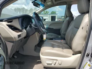 2017 Toyota Sienna XLE Auto Access Seat z VIN 5TDYZ3DC4HS777756, wystawiony jako Copart lot #54492365 z przebiegiem 183 890 mil mil oraz Czysty tytuł • Clean title. Historia ofert i sprzedaży dostępna na DreamBid. Obrazek 7.