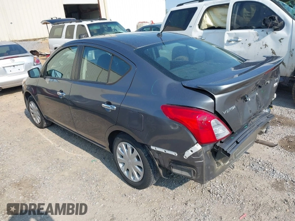 2019 Nissan Versa SV z VIN 3N1CN7AP8KL852236, wystawiony jako IAAI lot #42393900 z przebiegiem 87 340 mil mil oraz . Historia ofert i sprzedaży dostępna na DreamBid. Obrazek 3.