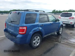 2010 Ford Escape XLT z VIN 1FMCU0D79AKC48435, wystawiony jako IAAI lot #42230904 z przebiegiem 137 530 mil mil oraz . Historia ofert i sprzedaży dostępna na DreamBid. Obrazek 4.